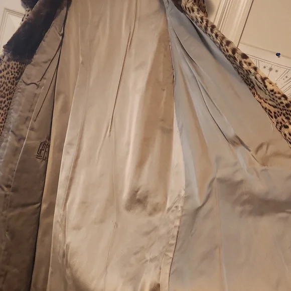 Vintage Fur Coat - Picture 9 of 10